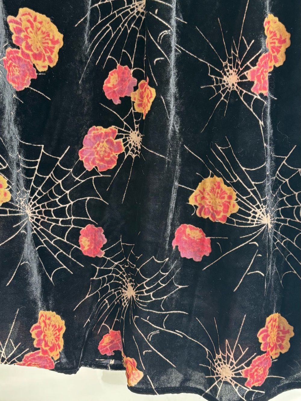 Modcloth Black Velvet Burnout Floral and Spiderweb Button Down Top Women’s 1X - Picture 15 of 16